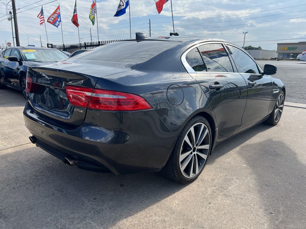 2017 Jaguar XE Image 7