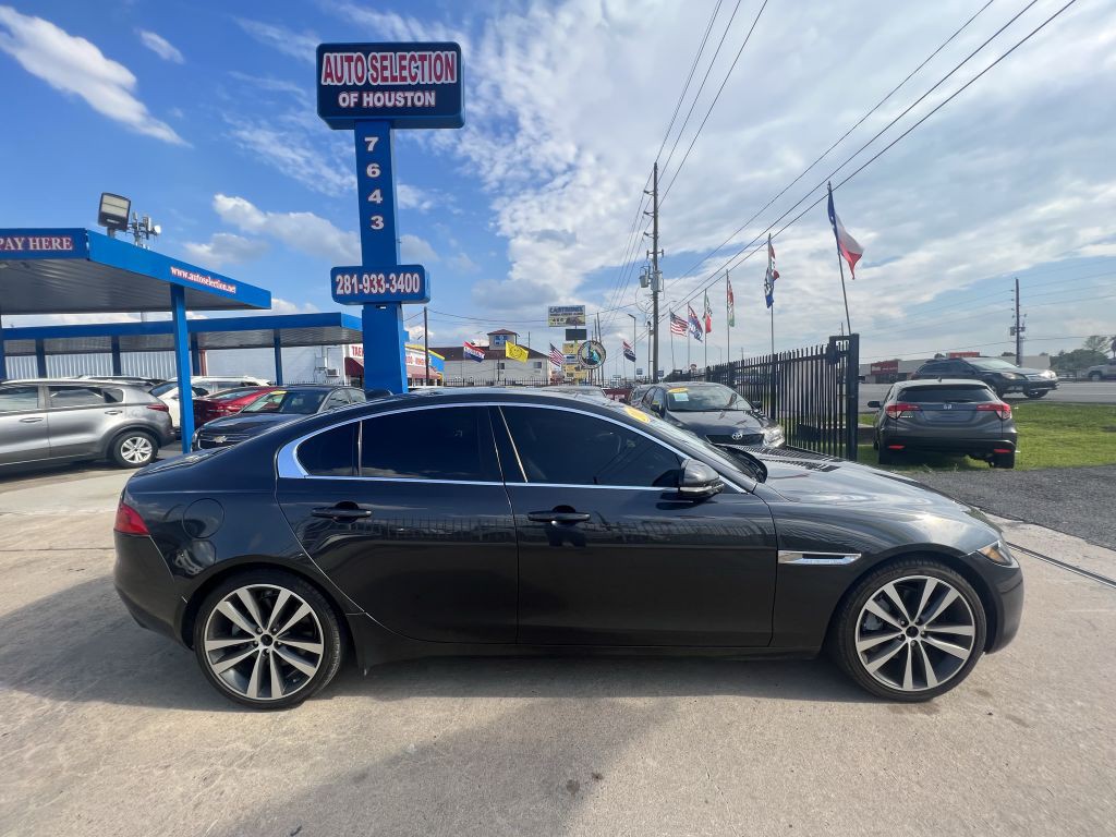 2017 Jaguar XE Image 8