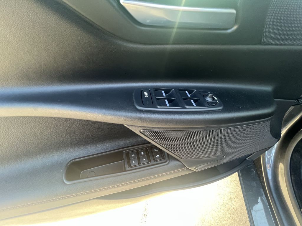 2017 Jaguar XE Image 15