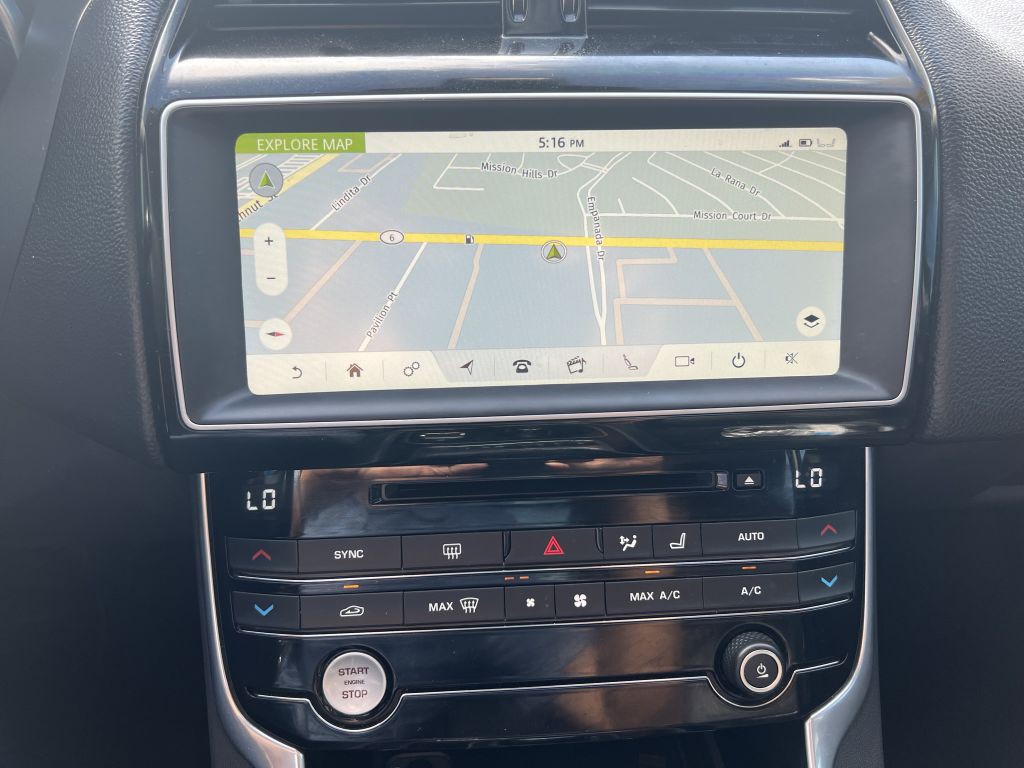 2017 Jaguar XE Image 17