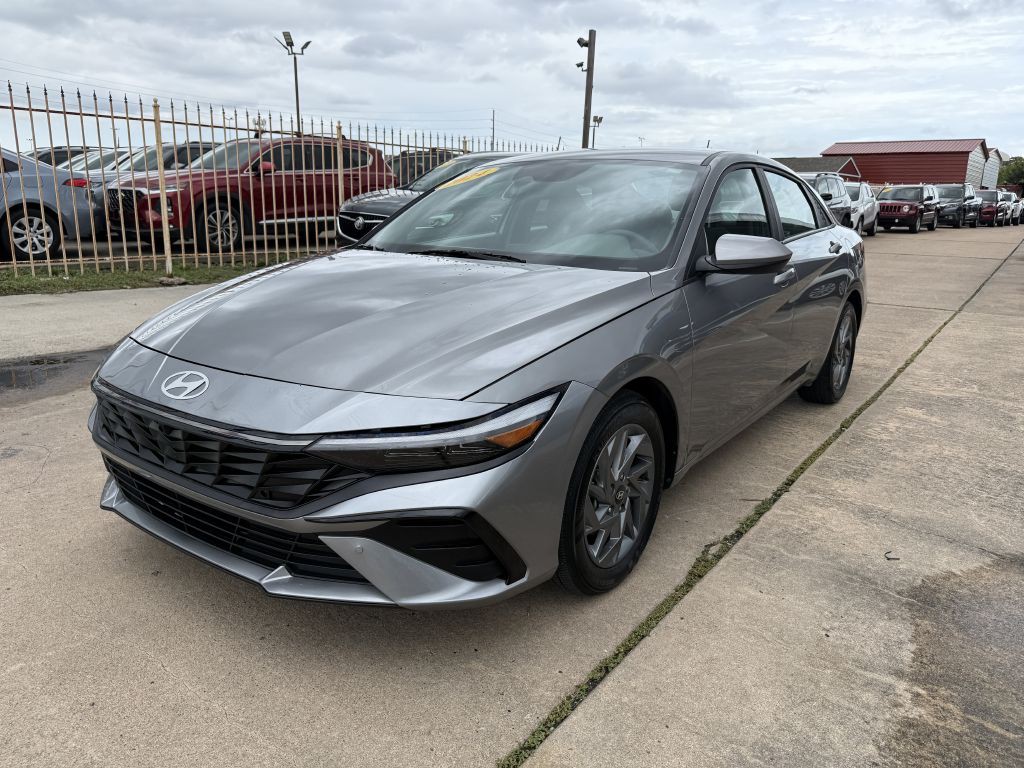 2024 Hyundai Elantra Image 3