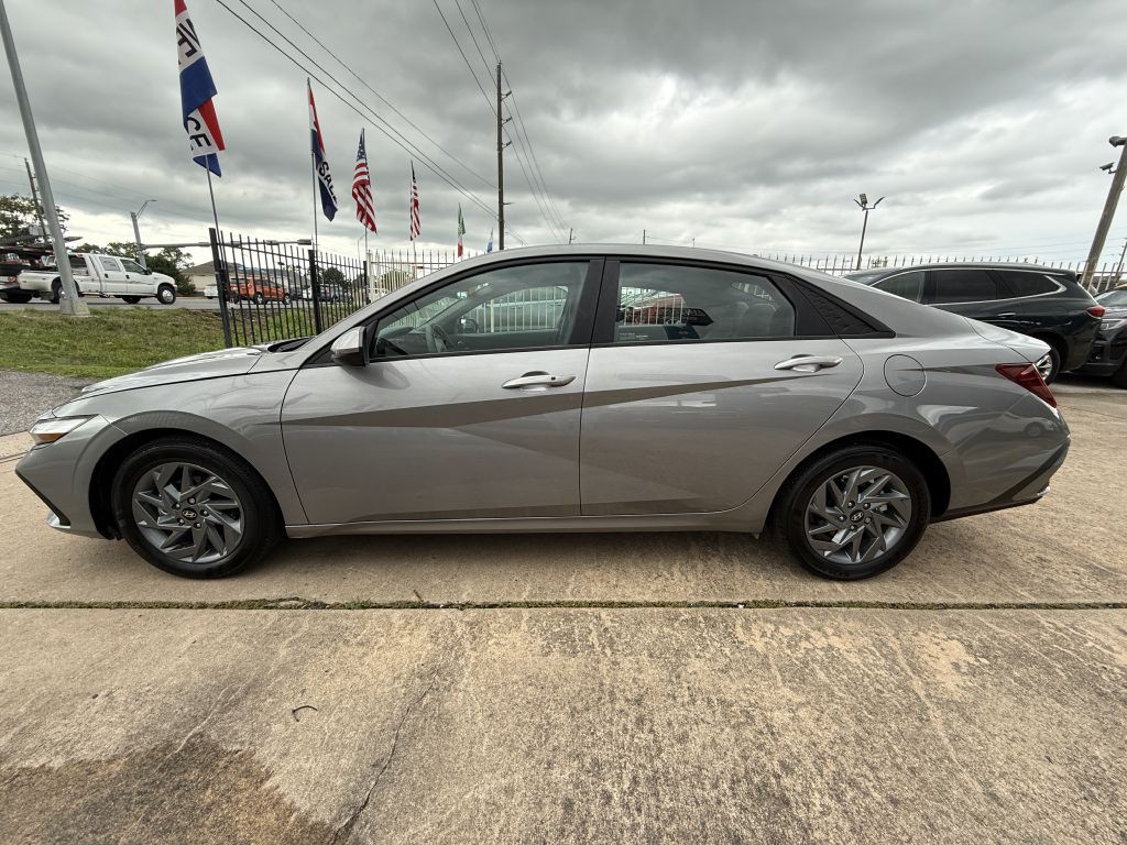 2024 Hyundai Elantra Image 4