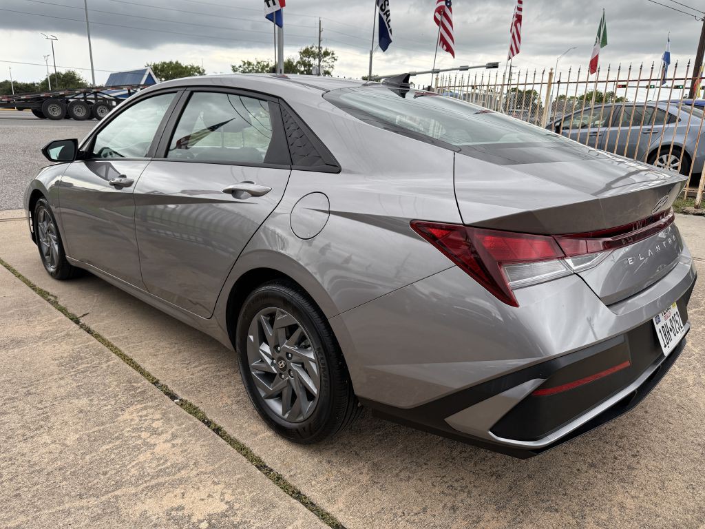 2024 Hyundai Elantra Image 5