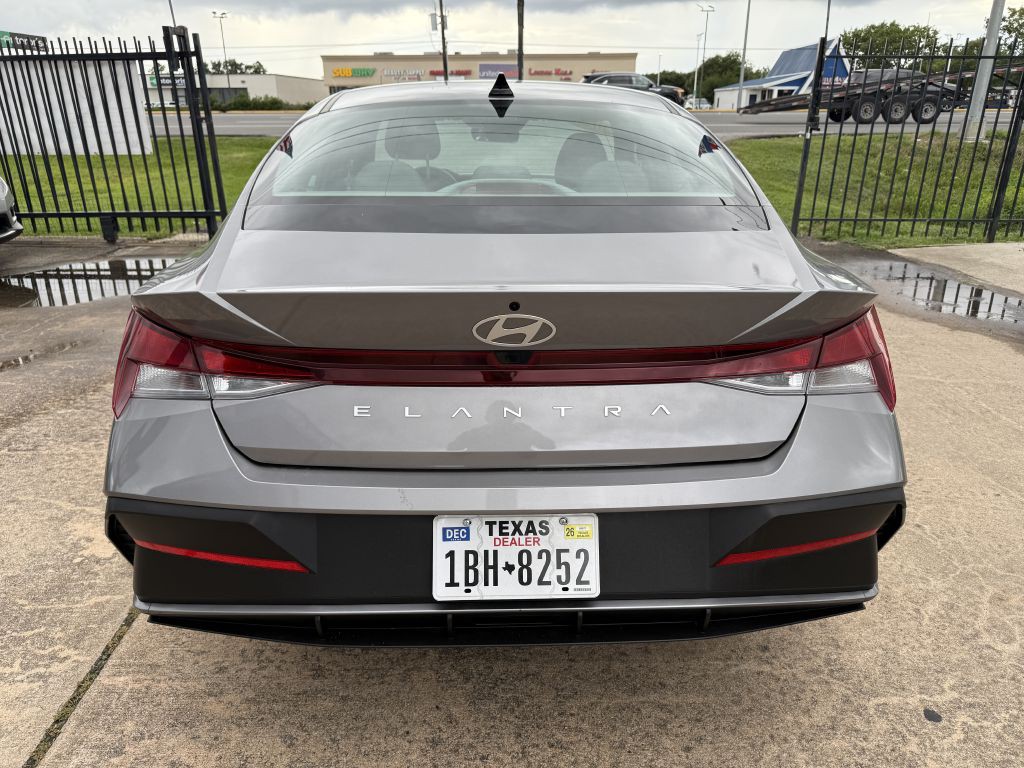 2024 Hyundai Elantra Image 6