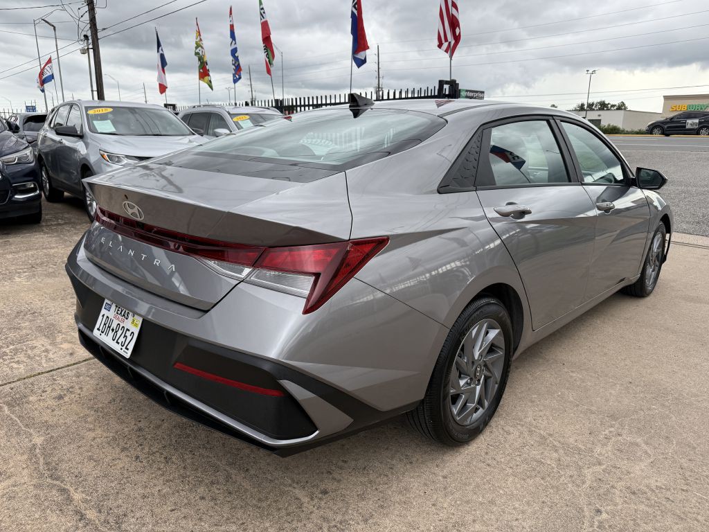 2024 Hyundai Elantra Image 7