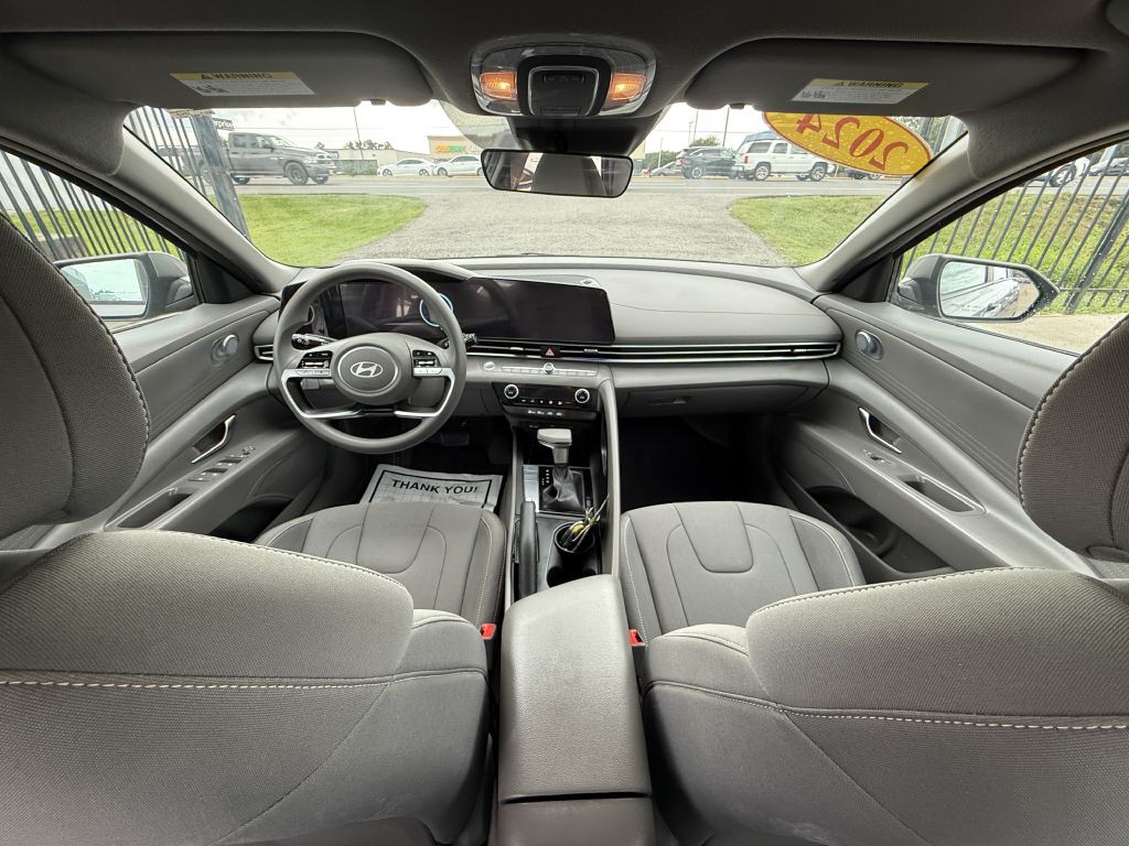 2024 Hyundai Elantra Image 12