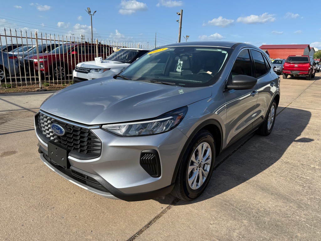 2023 Ford Escape Image 2