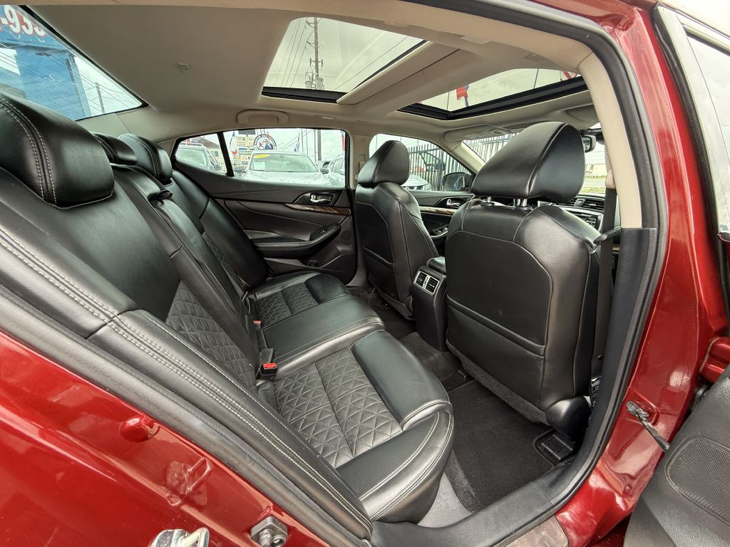 2017 Nissan Maxima Image 10