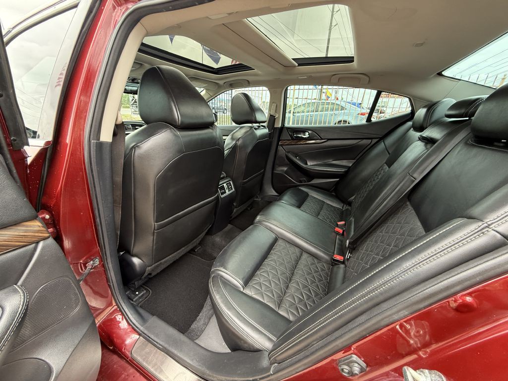2017 Nissan Maxima Image 12