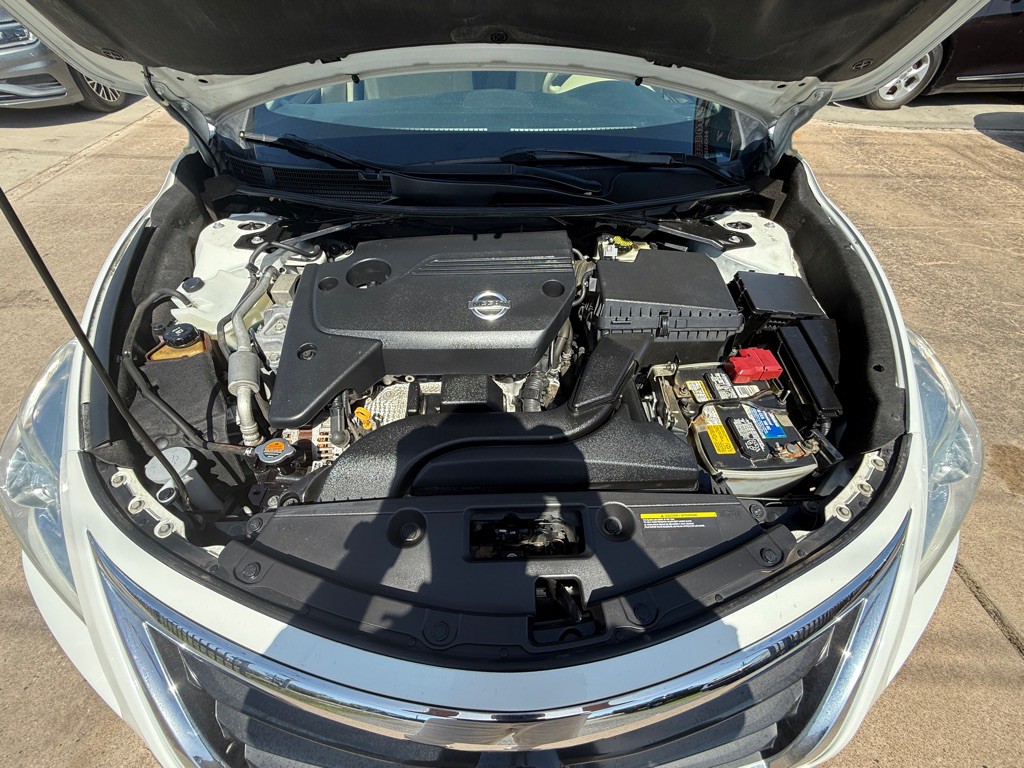 2014 Nissan Altima Image 16