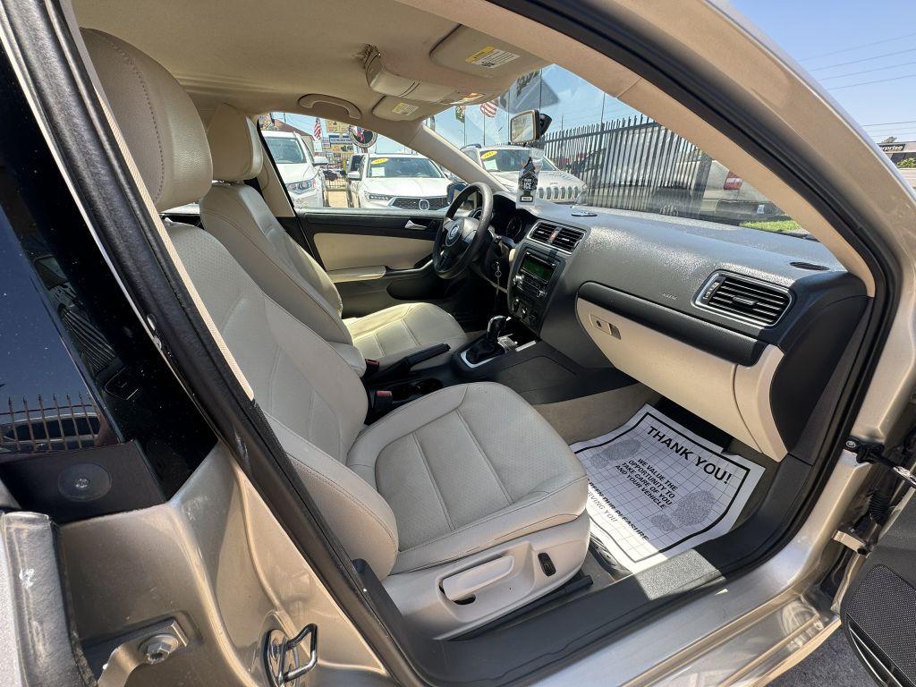 2014 Volkswagen Jetta Image 9