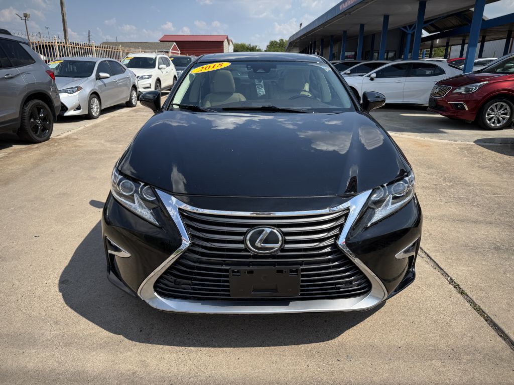 2018 Lexus ES Image 2
