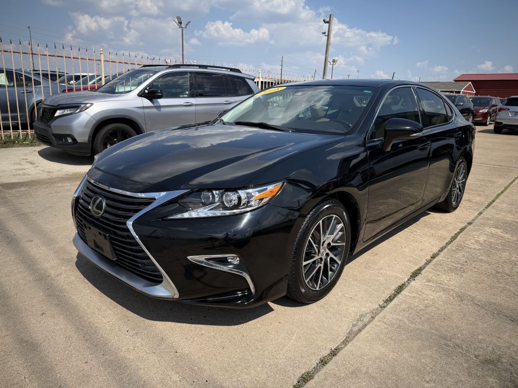 2018 Lexus ES Image 3