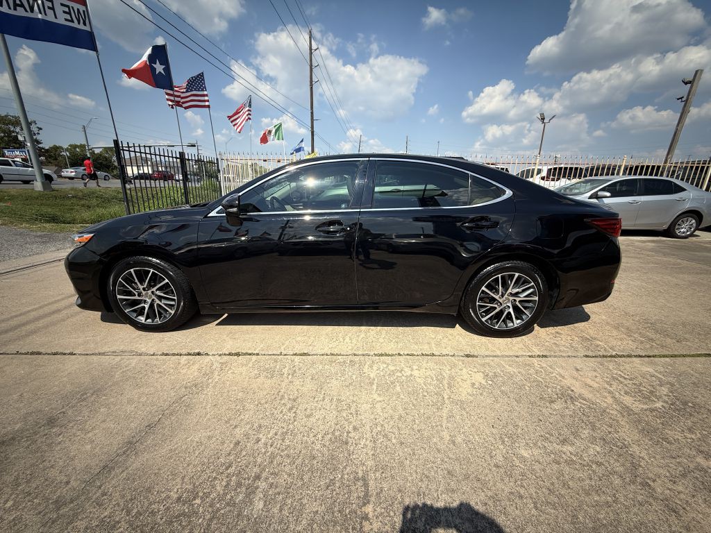 2018 Lexus ES Image 4