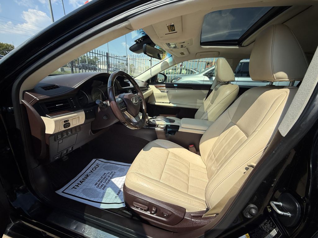 2018 Lexus ES Image 14