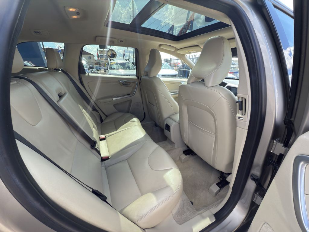 2016 Volvo XC60 Image 10