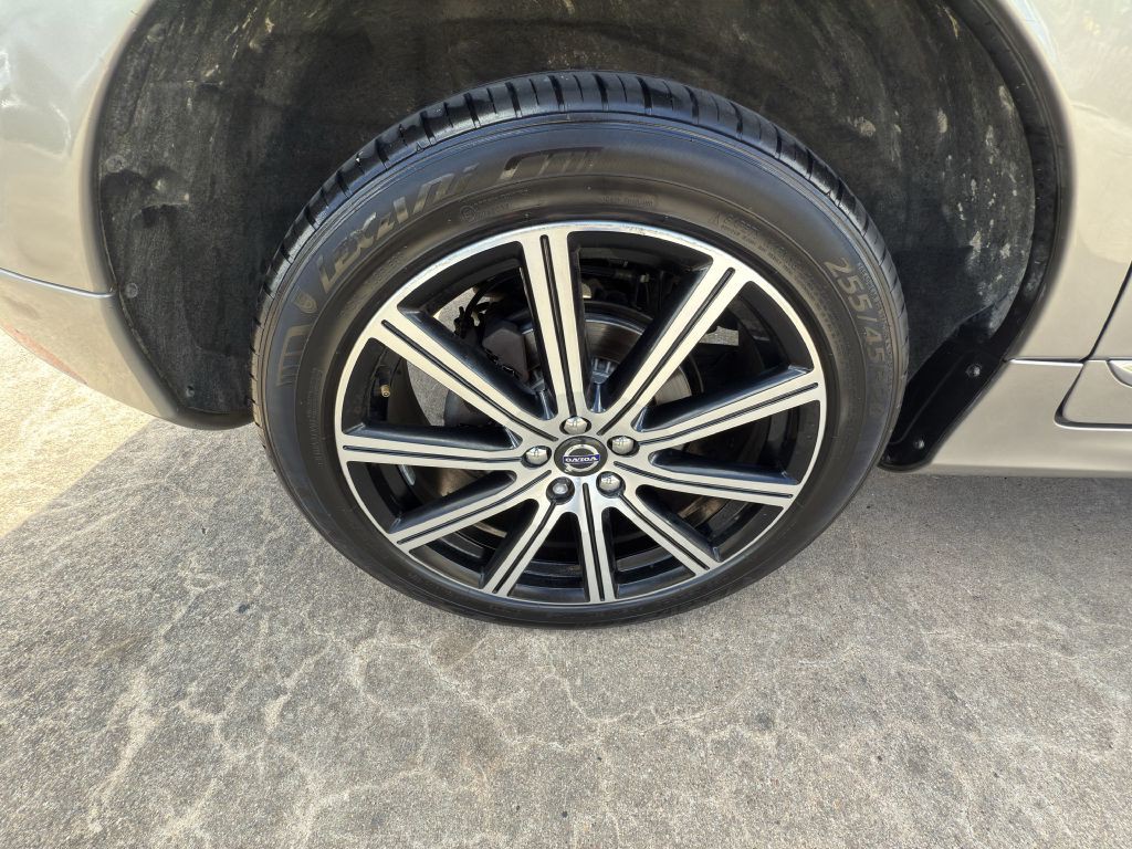 2016 Volvo XC60 Image 11