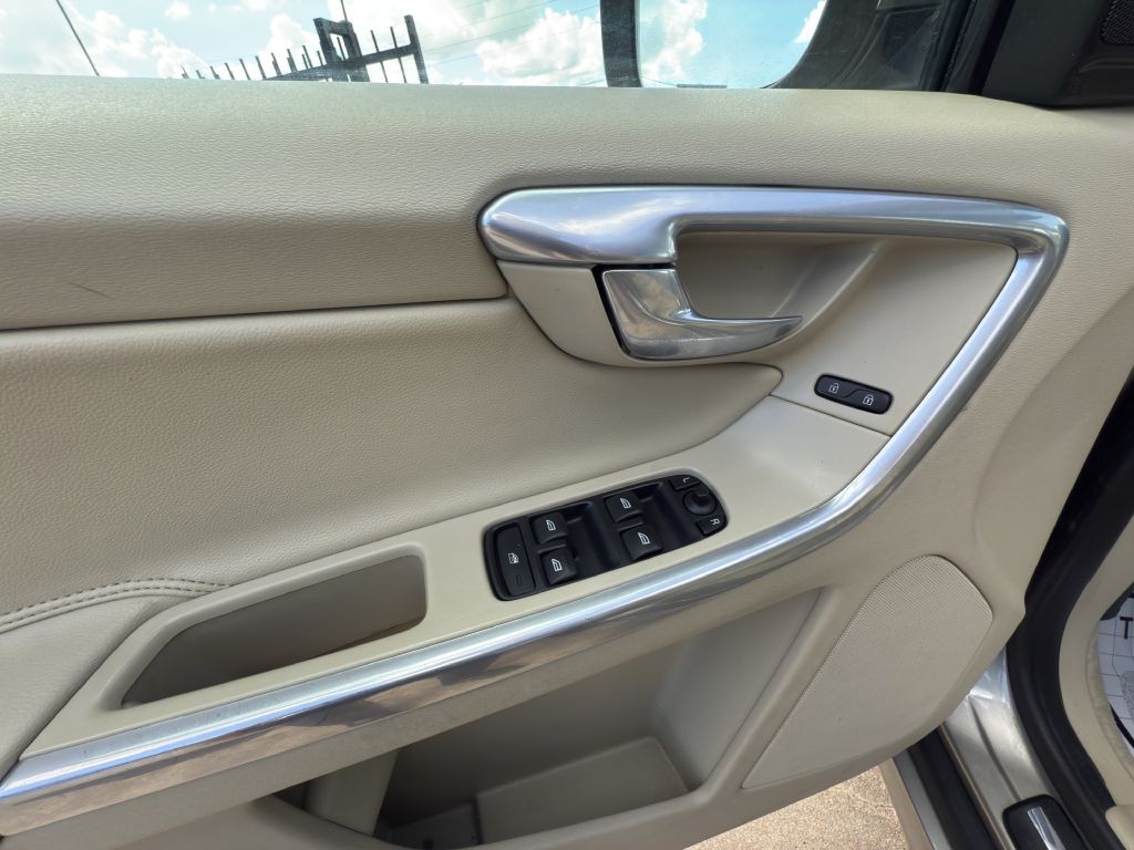 2016 Volvo XC60 Image 16