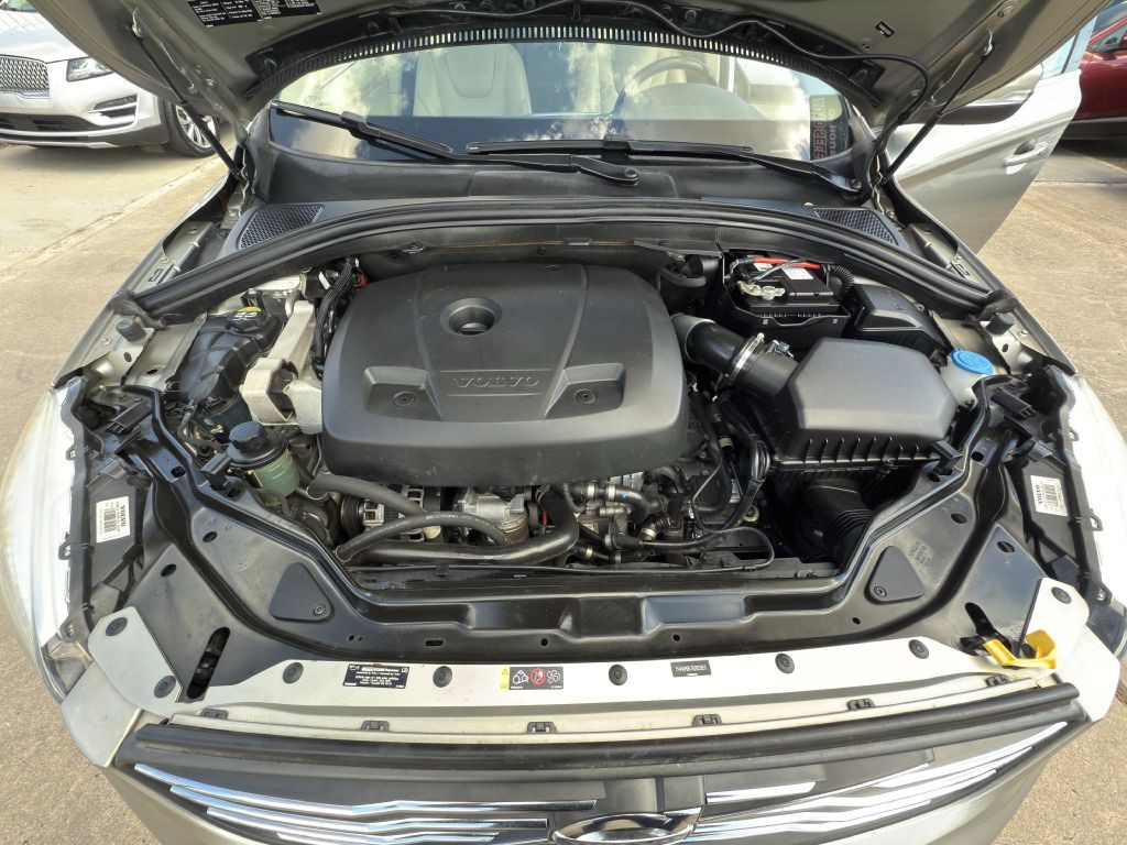 2016 Volvo XC60 Image 17