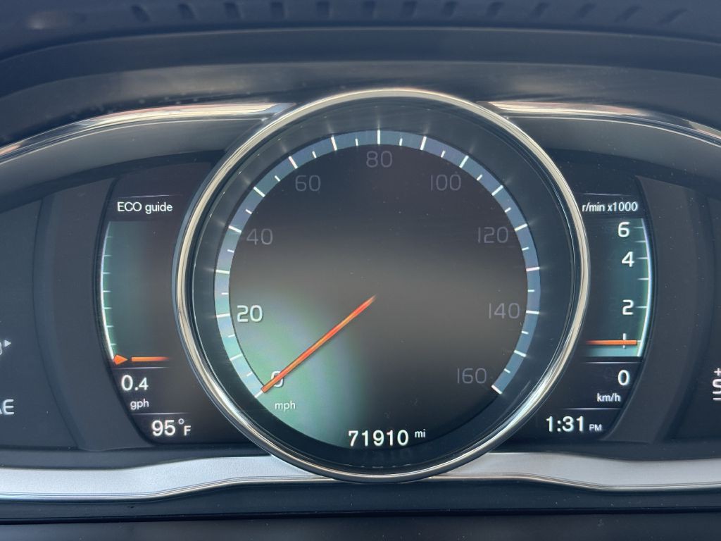 2016 Volvo XC60 Image 18