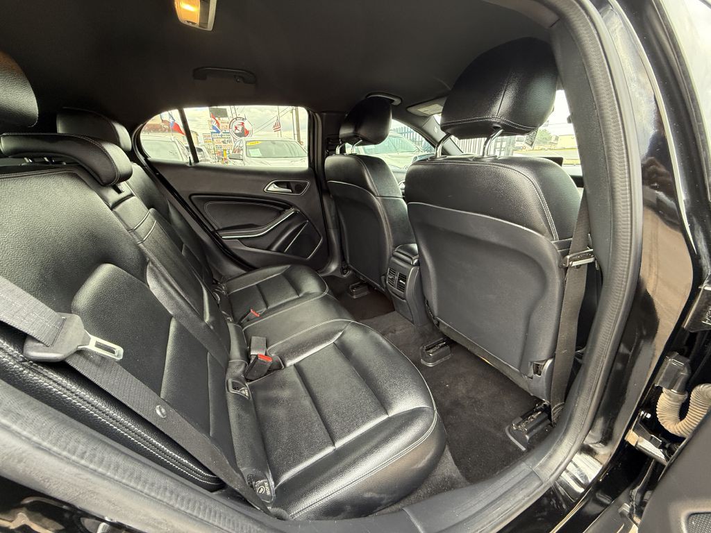 2020 Mercedes-Benz GLA-Class Image 10