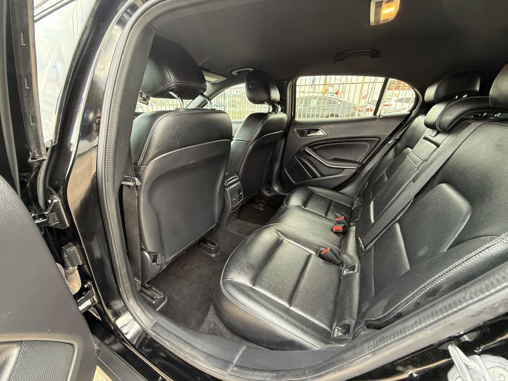 2020 Mercedes-Benz GLA-Class Image 13