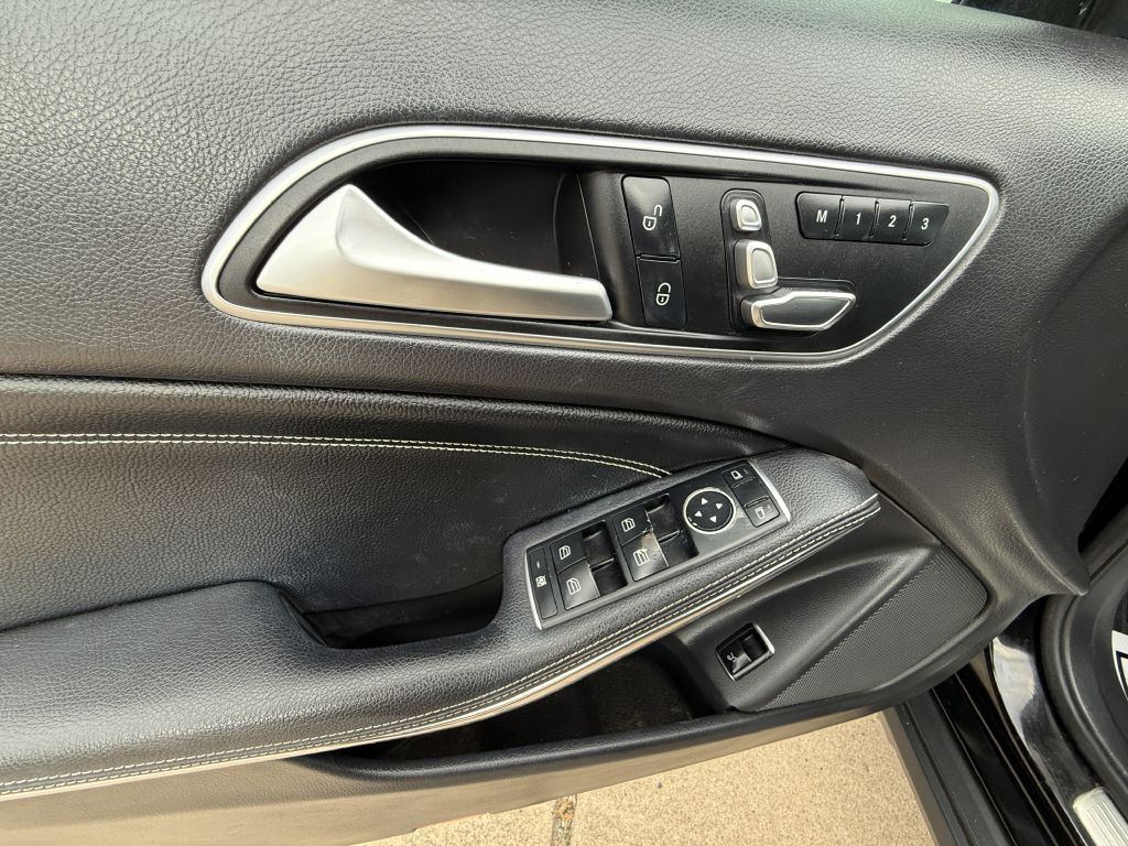 2020 Mercedes-Benz GLA-Class Image 16