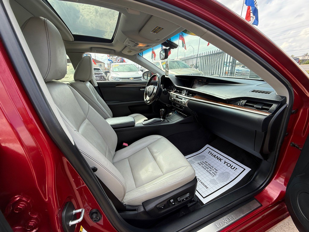 2014 Lexus ES Image 9