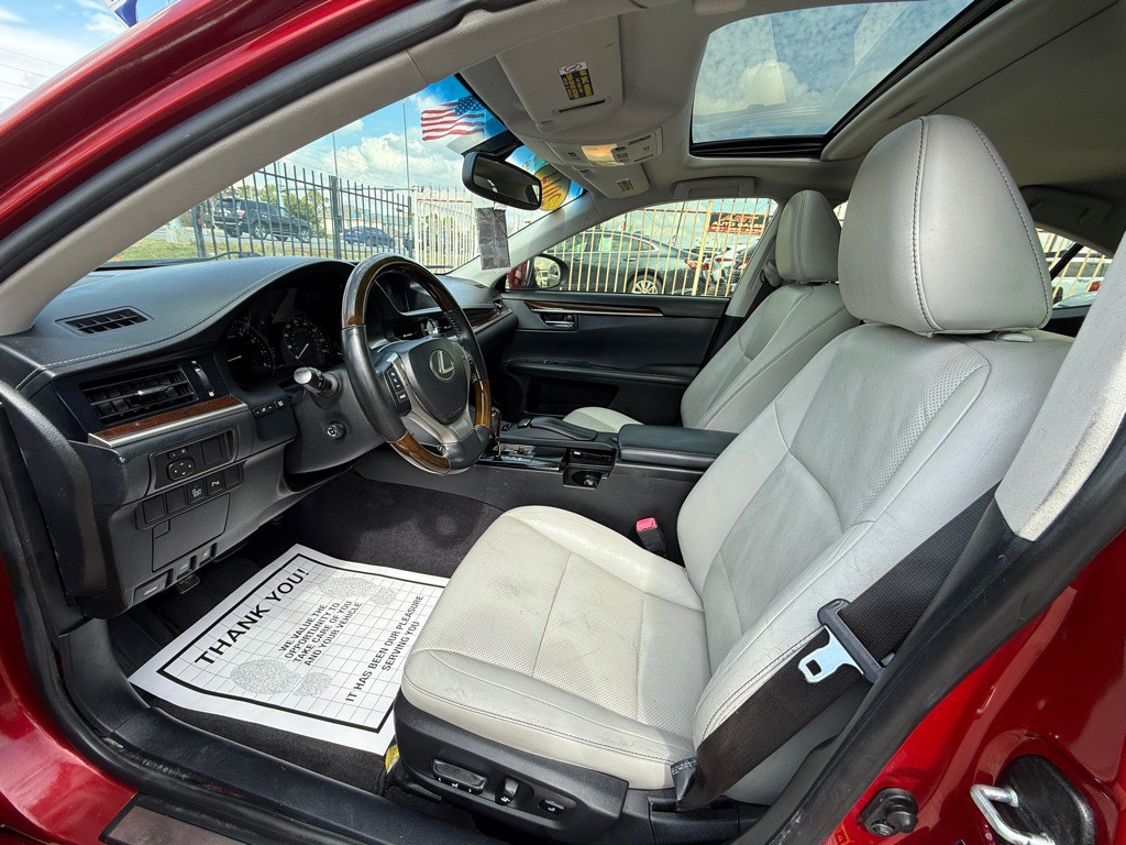 2014 Lexus ES Image 10