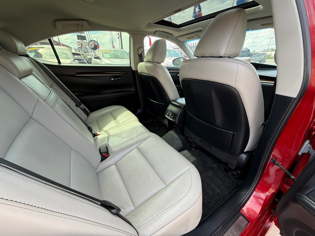 2014 Lexus ES Image 11