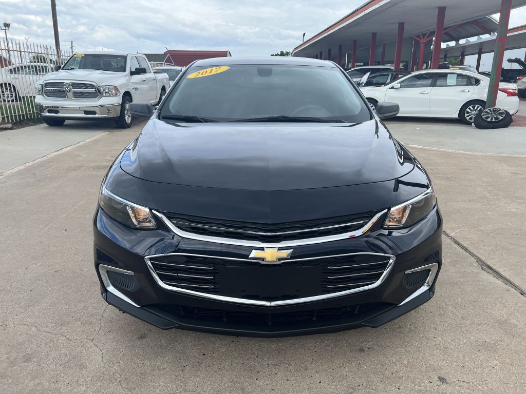 2017 Chevrolet Malibu Image 2
