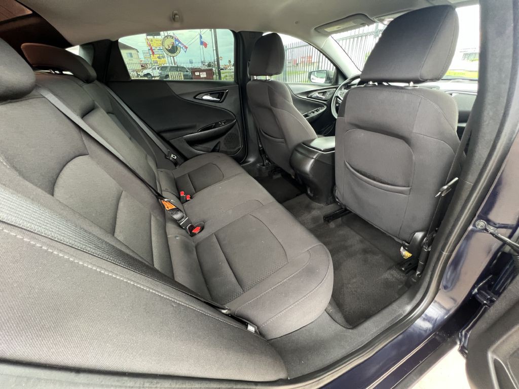 2017 Chevrolet Malibu Image 10