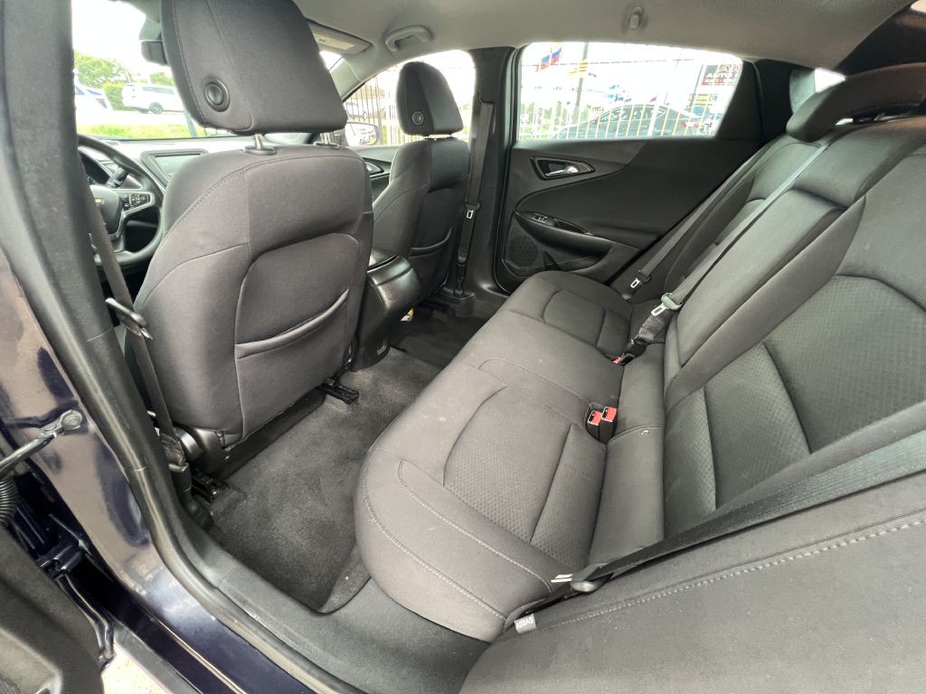 2017 Chevrolet Malibu Image 12