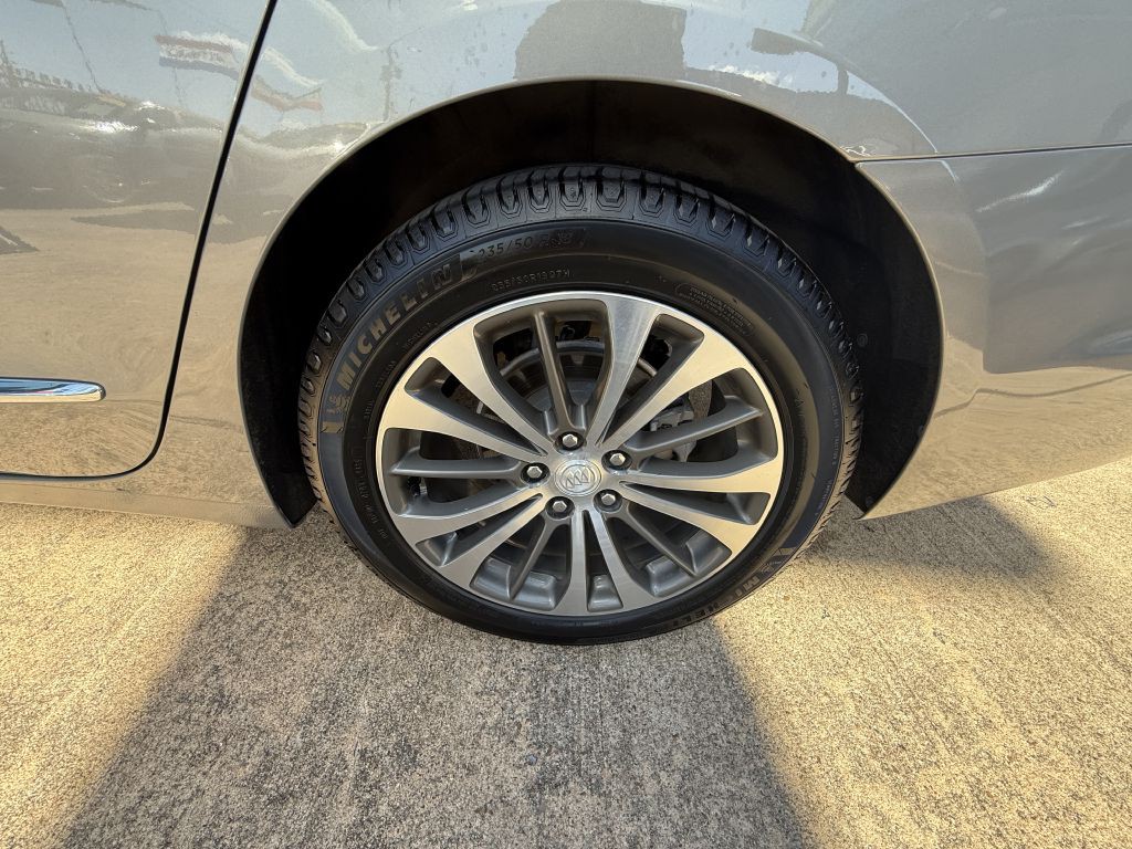 2018 Buick Lacrosse Image 16