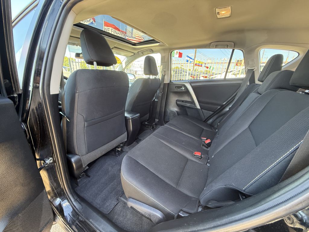 2015 Toyota Rav4 Image 13