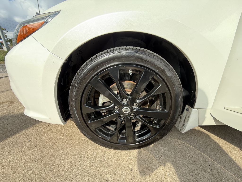 2018 Nissan Altima Image 16
