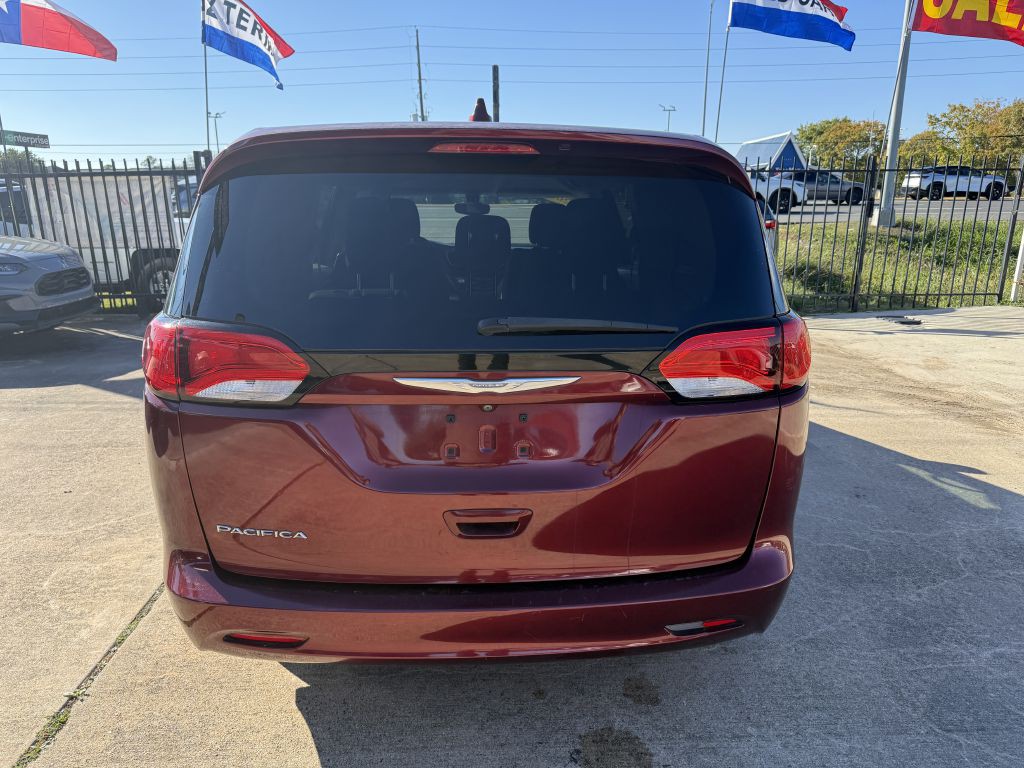 2017 Chrysler Pacifica Image 6