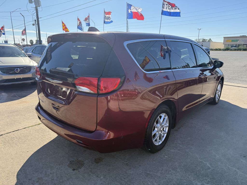 2017 Chrysler Pacifica Image 7