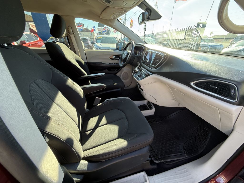 2017 Chrysler Pacifica Image 9