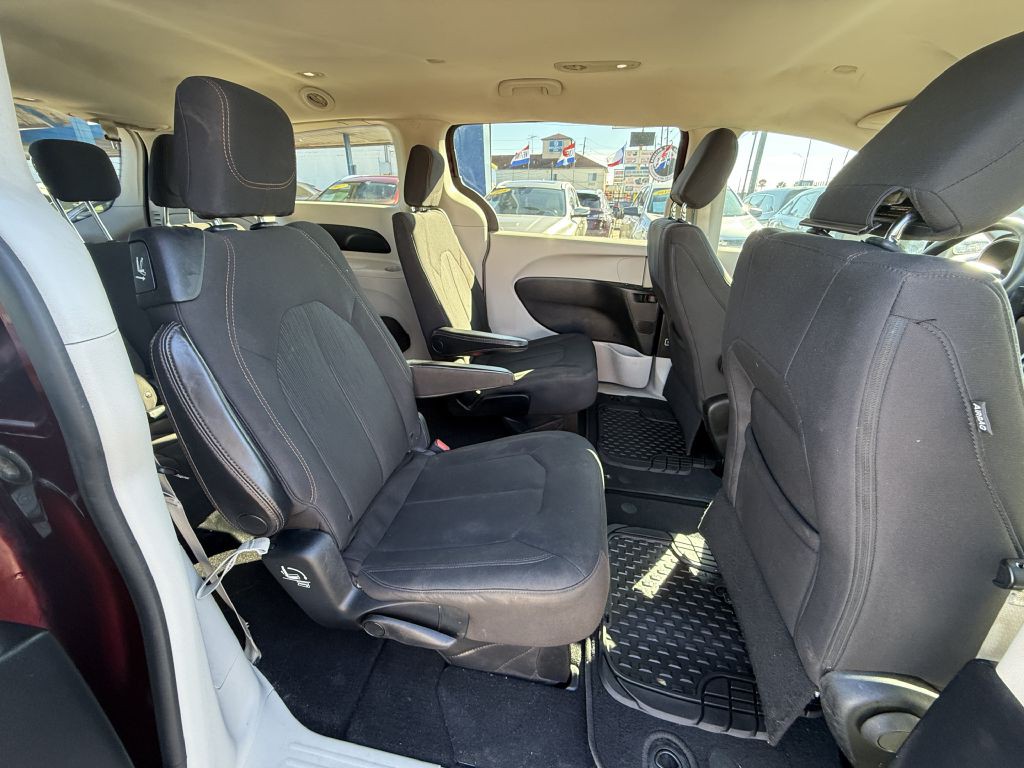 2017 Chrysler Pacifica Image 10