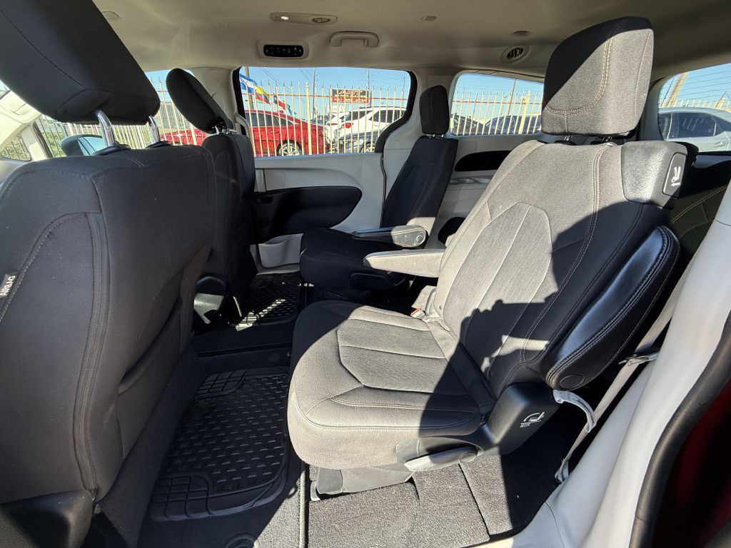 2017 Chrysler Pacifica Image 15