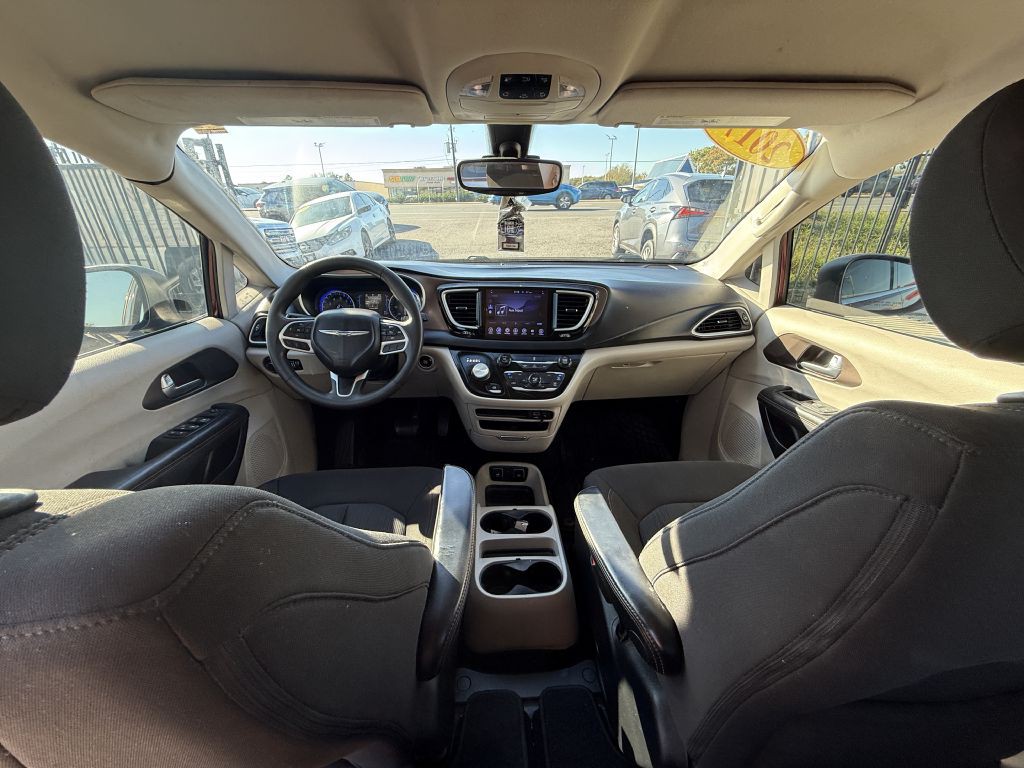 2017 Chrysler Pacifica Image 16