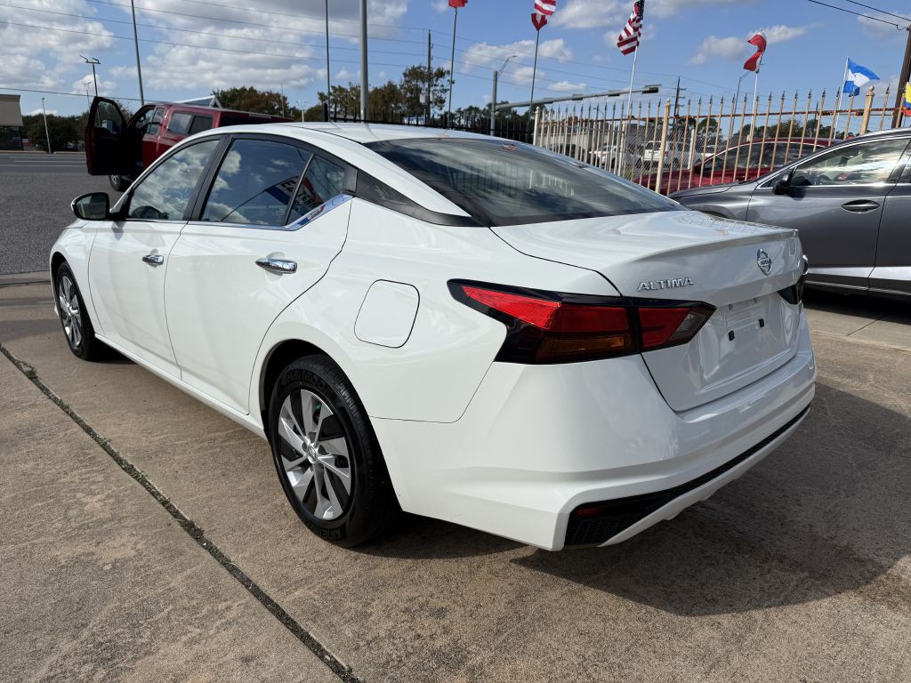 2022 Nissan Altima Image 5