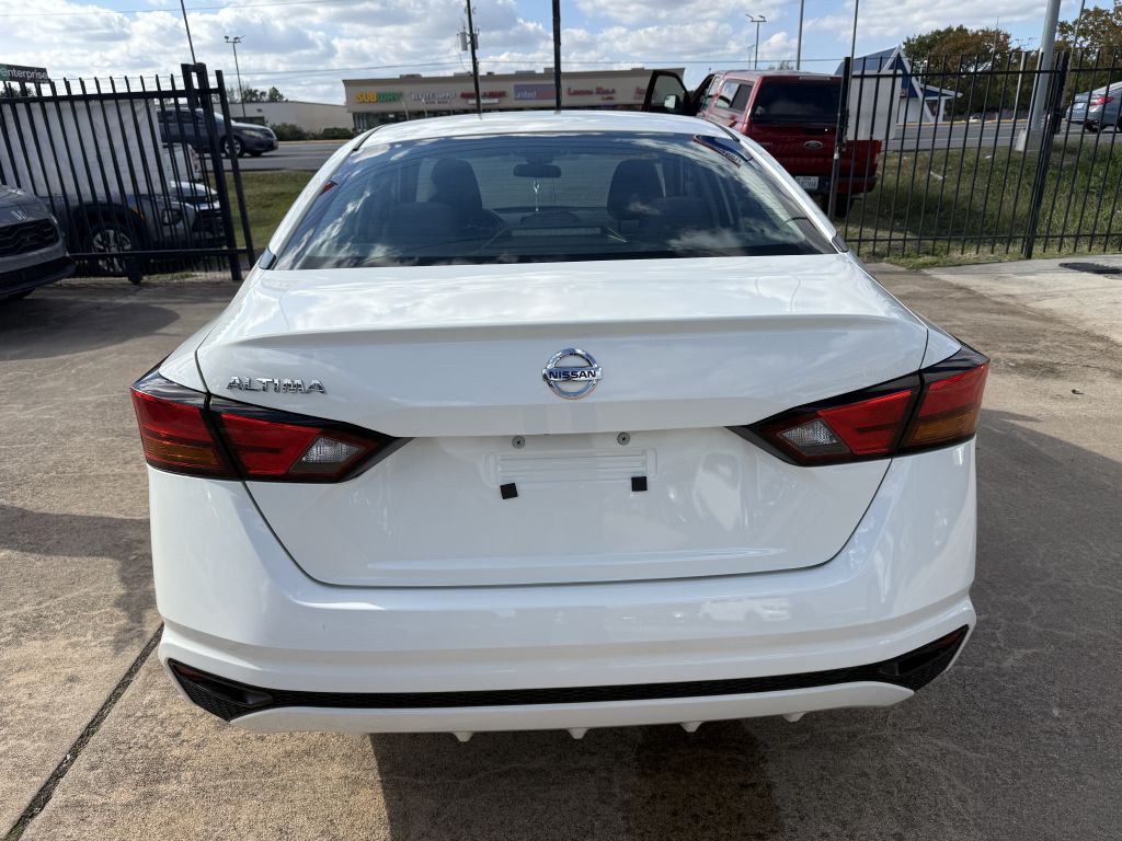 2022 Nissan Altima Image 6