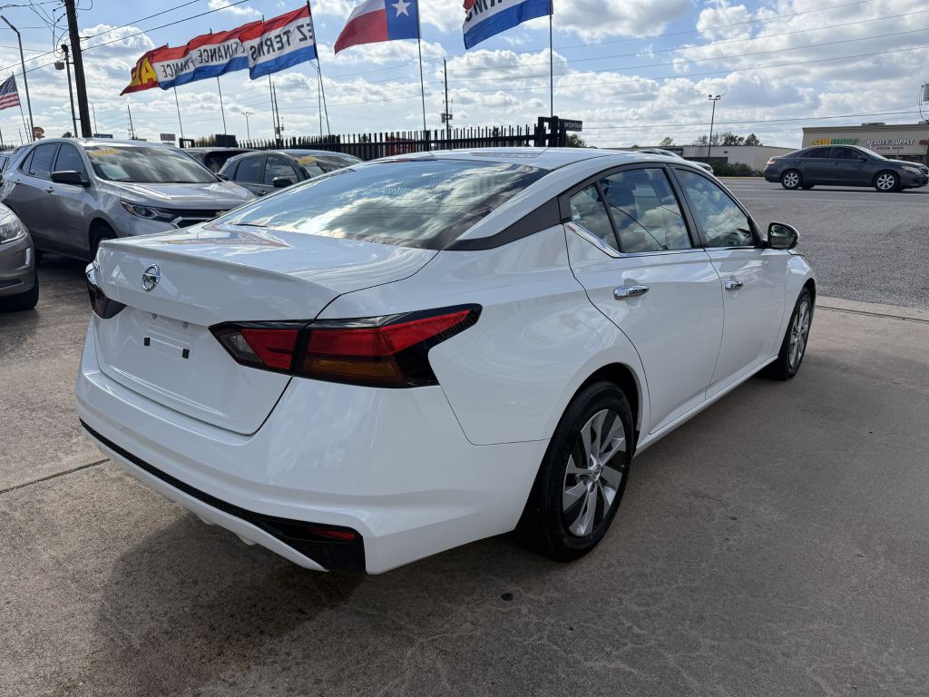 2022 Nissan Altima Image 7