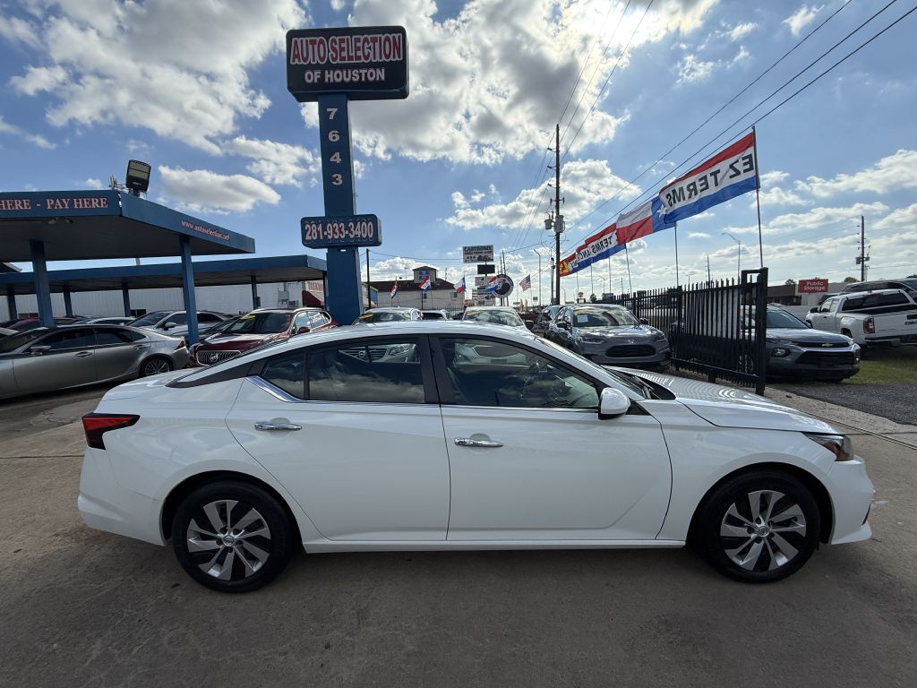 2022 Nissan Altima Image 8