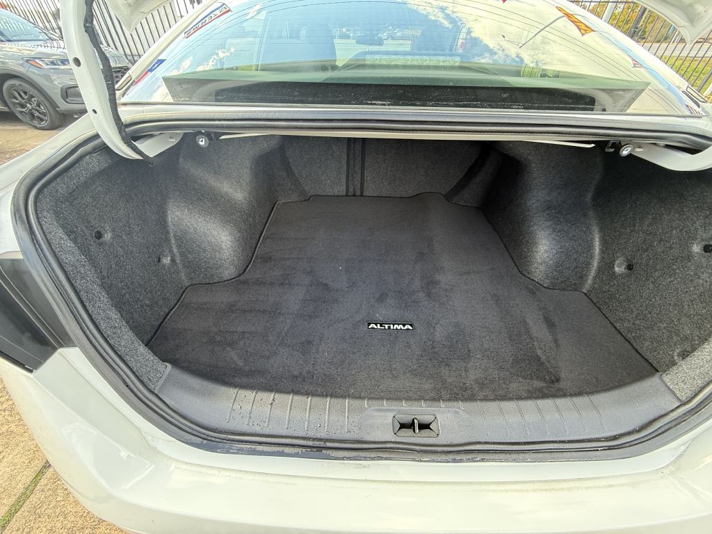 2022 Nissan Altima Image 11