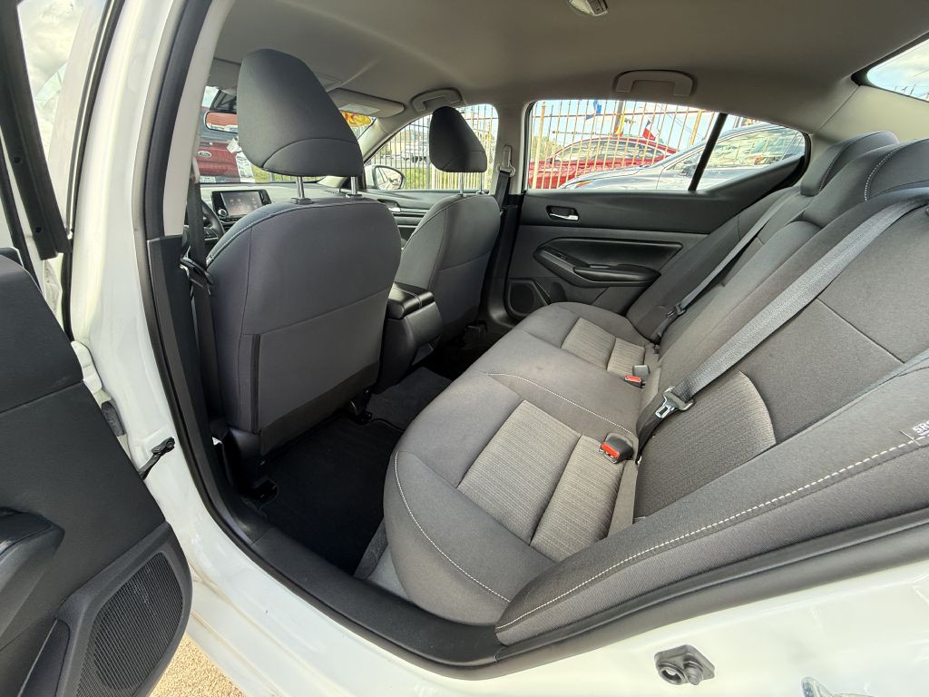 2022 Nissan Altima Image 12