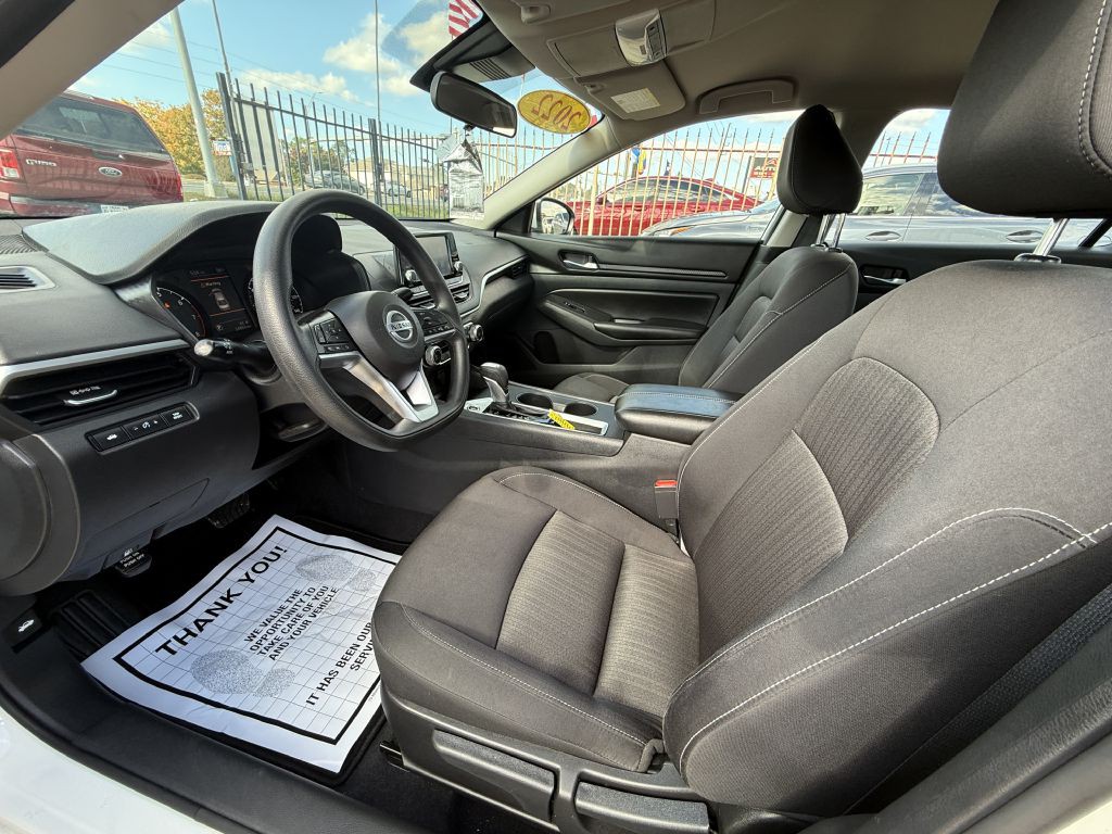 2022 Nissan Altima Image 14