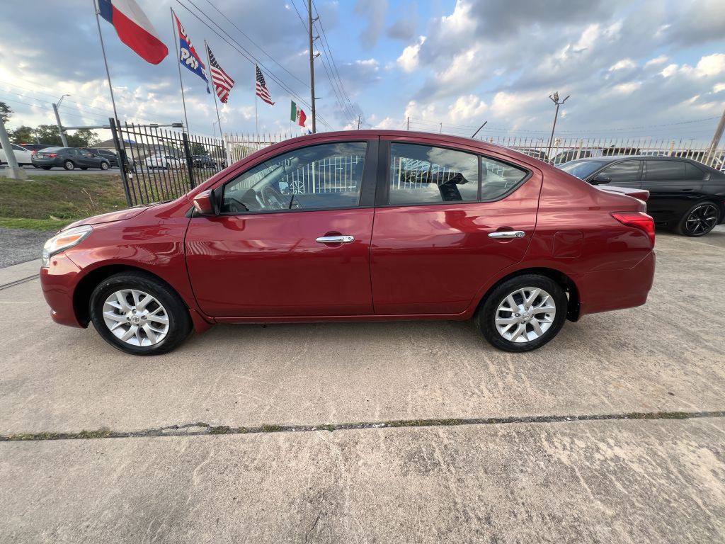 2017 Nissan Versa Image 4